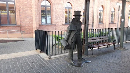 Ławeczka Stanisława Wokulskiego