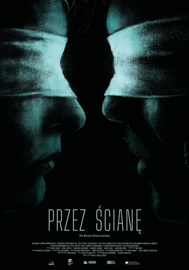 Przez ścianę